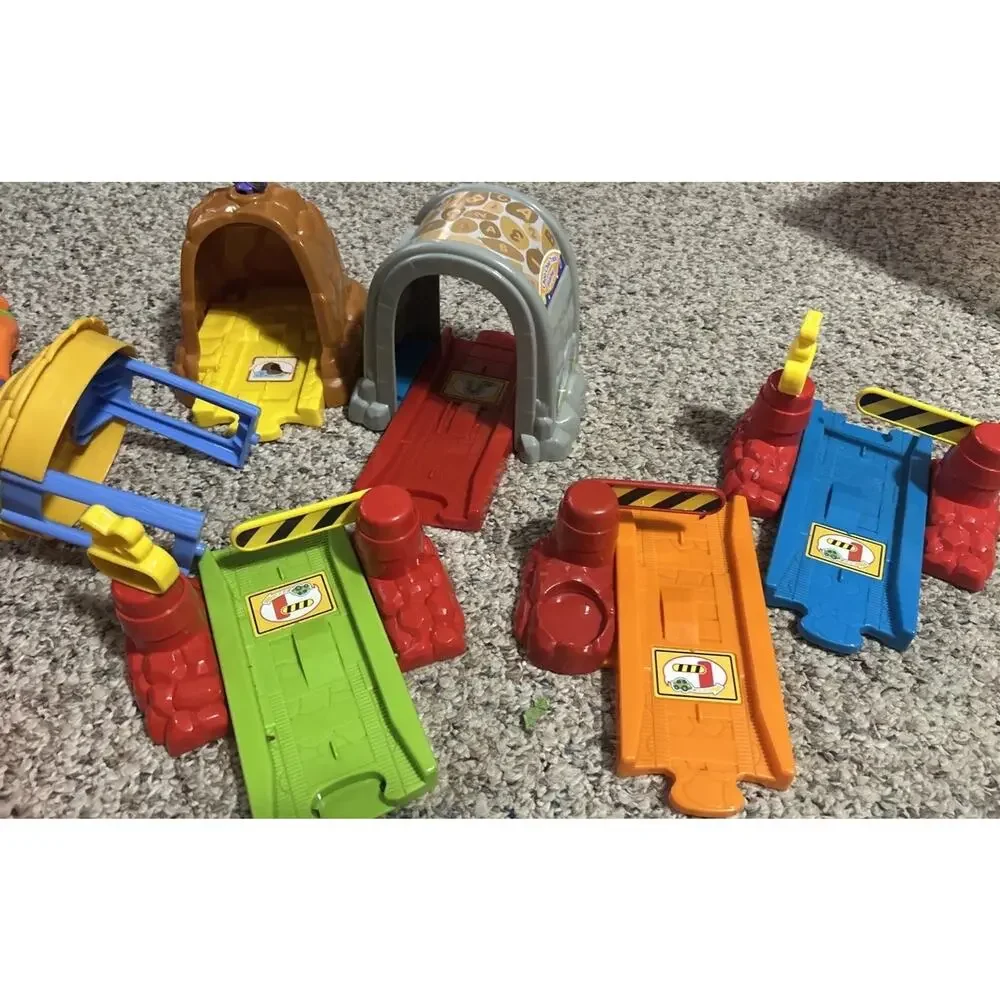 Vtech Go! Go! Smart Wheels Chug & Go Railroad Spiral Tower Garage Vehicle 100 Pc